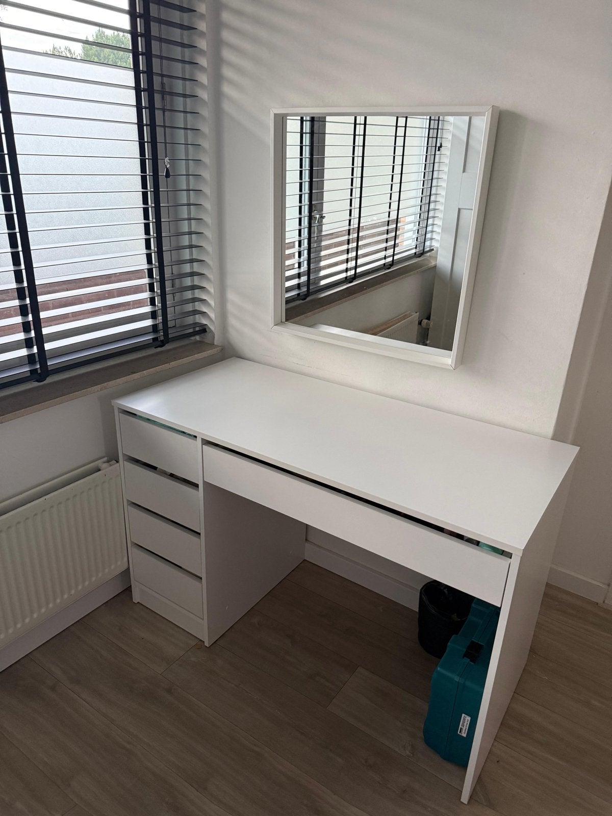 Witte kaptafel met spiegel en bijpassende stoel, Huis en Inrichting, Ophalen, 100 tot 150 cm, 50 tot 100 cm, Zo goed als nieuw