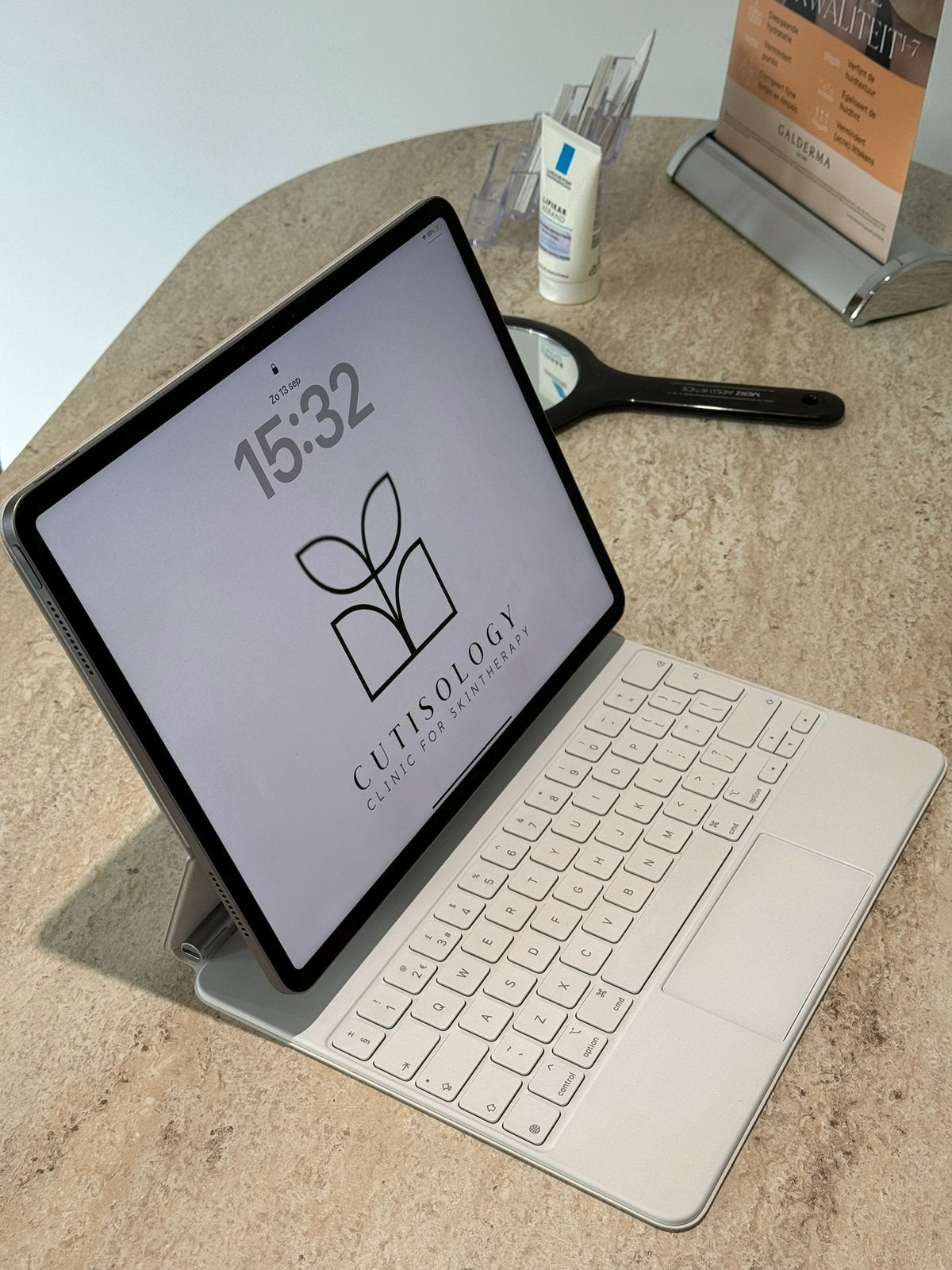 Foto 2 van Apple Magic Keyboard iPad Air 13 inches