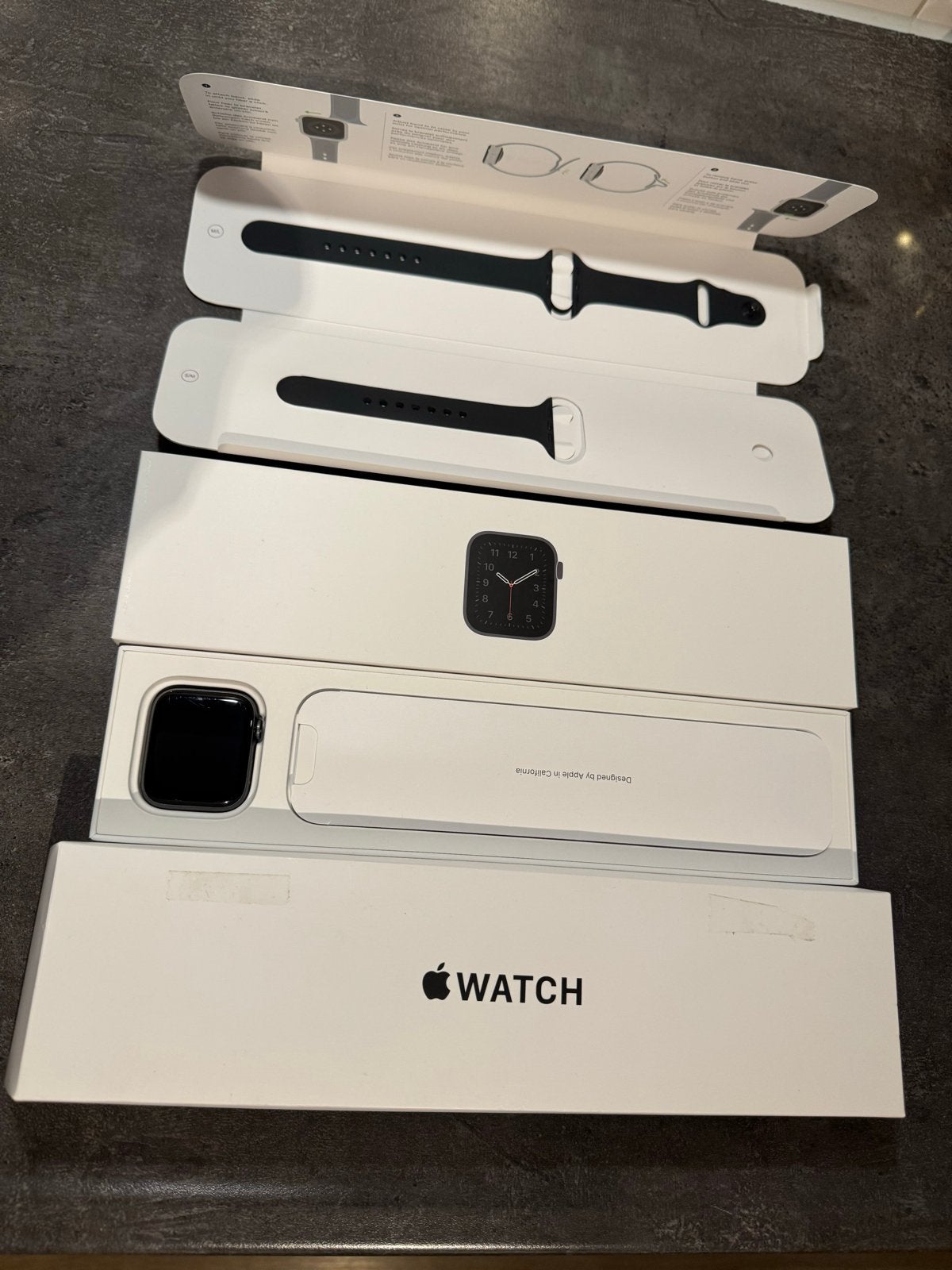 Apple Watch SE1 44mm met lichte krasjes, werkt perfect, Zwart, IOS, Ophalen of Verzenden, Waterdicht