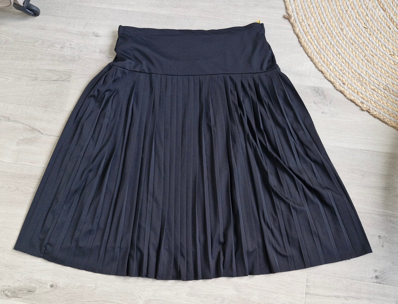 Zwarte geplooide rok - Lindafu maat 46, Zwart, Maat 46/48 (XL) of groter, Ophalen of Verzenden, Onder de knie