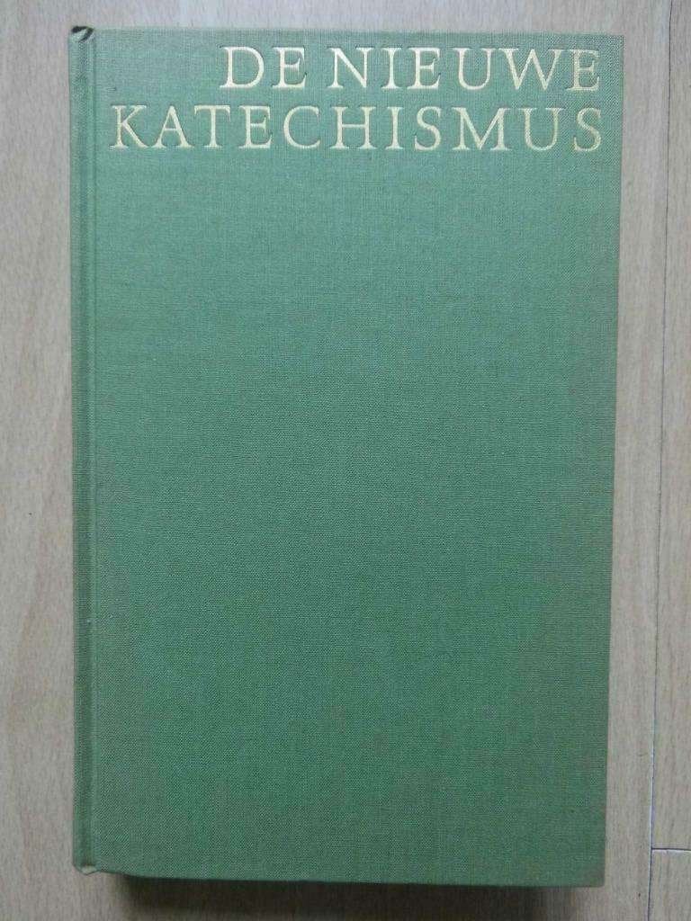 De nieuwe katechismus - Bernardus Kardinaal Alfrink, Ophalen of Verzenden, Zo goed als nieuw, Christendom | Katholiek