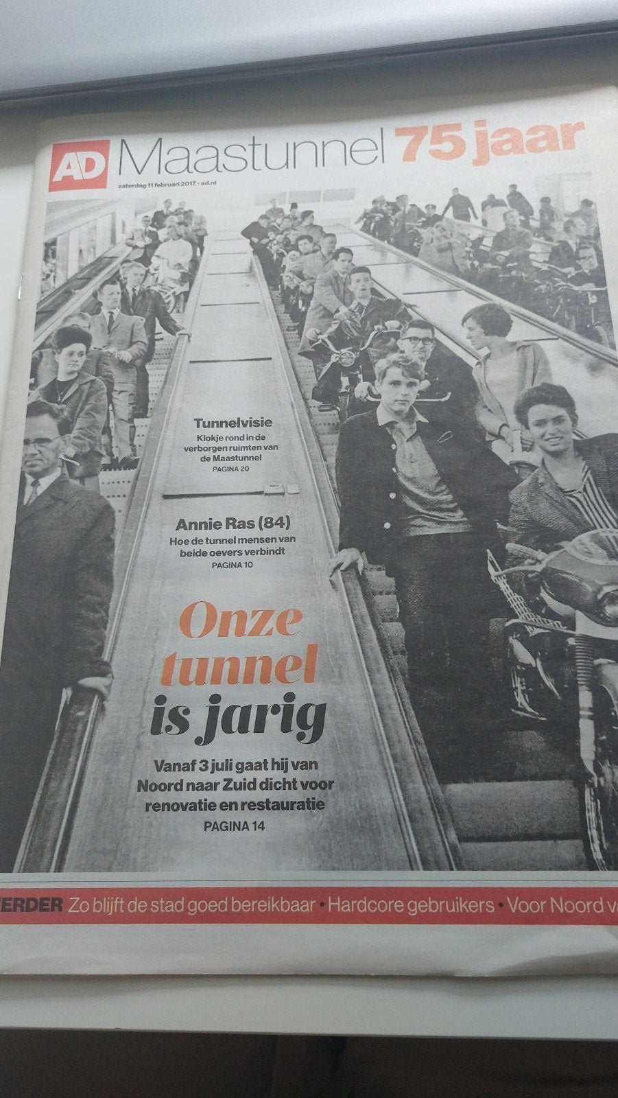 AD Maastunnel 75 jaar - Speciale editie krant, Verzenden, Zo goed als nieuw, Krant