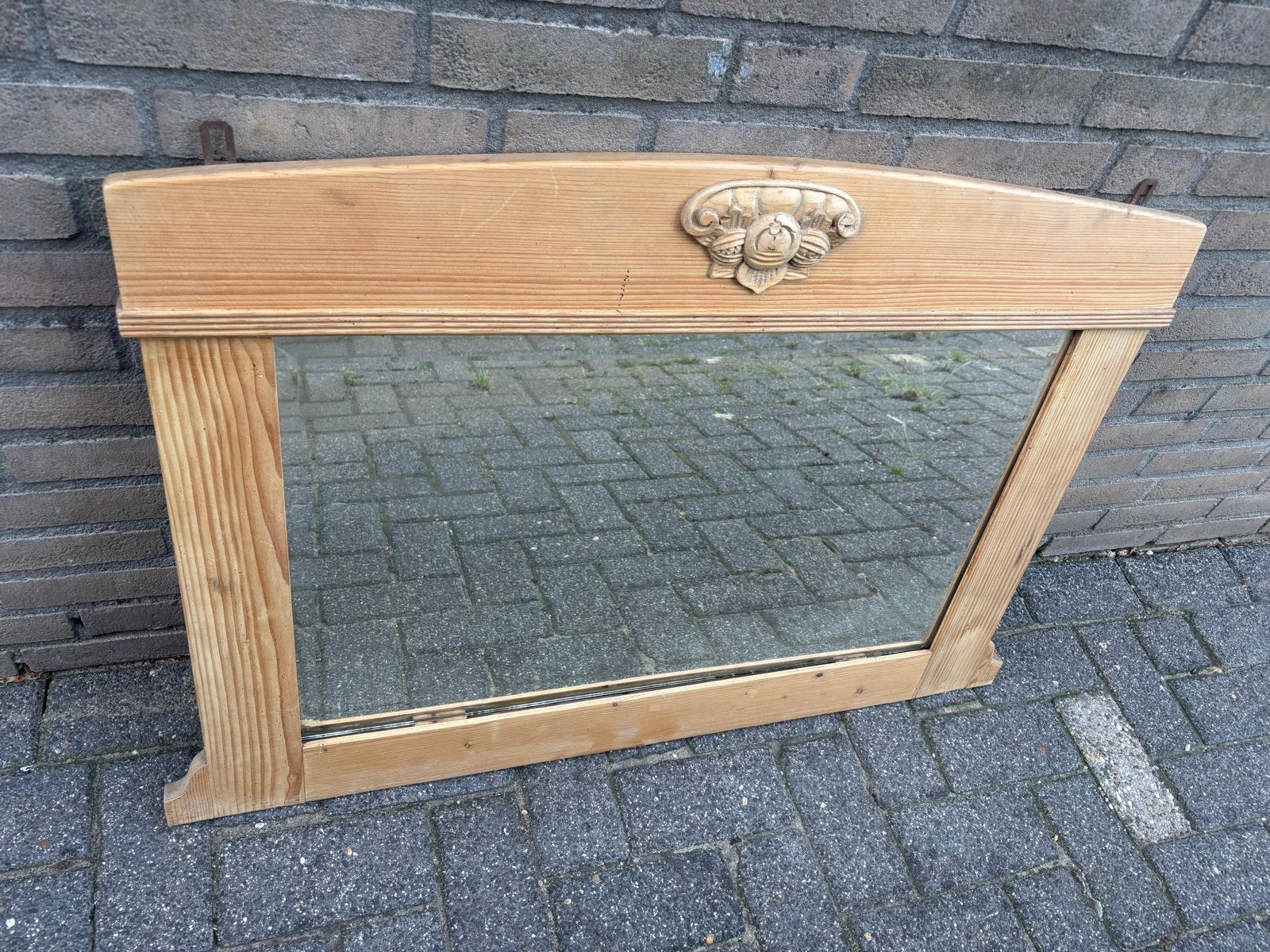 Oude grenenhouten spiegel lijst en houtsnijwerk, Antiek en Kunst, Ophalen of Verzenden, Rechthoekig, 50 tot 100 cm, Minder dan 100 cm