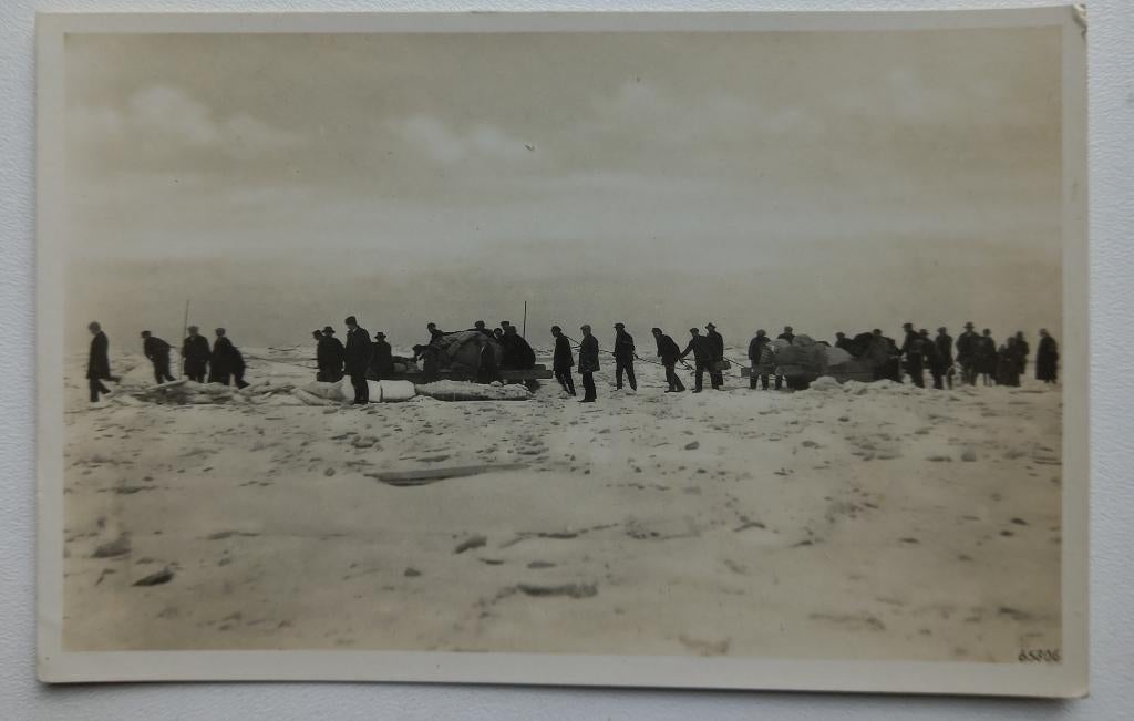 Zuiderzee- sleden over ijs naar Oude Zeug-bieden € 20,00, Ophalen of Verzenden, 1920 tot 1940, Ongelopen