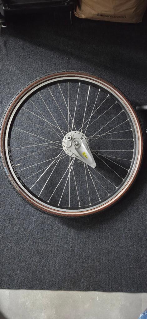 Batavus monaco fiets voorwiel met naafdynamo en band -, Wiel, Batavus, Ophalen of Verzenden, Zo goed als nieuw