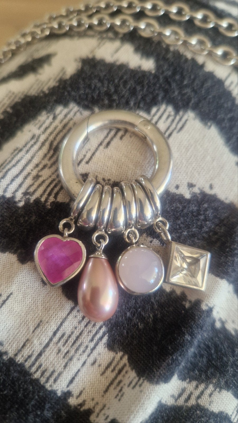 Ti Sento bedelhanger in roze., Met strass, Overige voorstellingen, Ophalen of Verzenden, Zo goed als nieuw