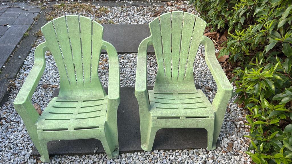 2 kinder tuinstoeltjes, Ophalen, Gebruikt, Plastic