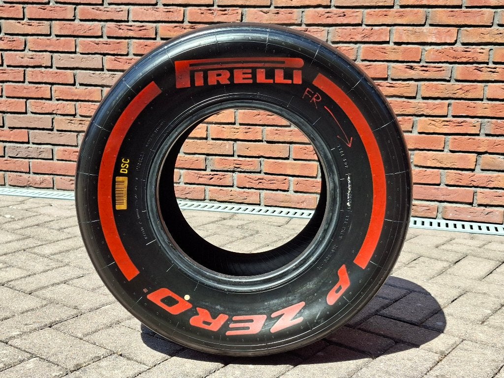 Pirelli P Zero F1 Soft voorband 2016 Verstappen Red Bull, Verzamelen, Ophalen, Gebruikt, Formule 1