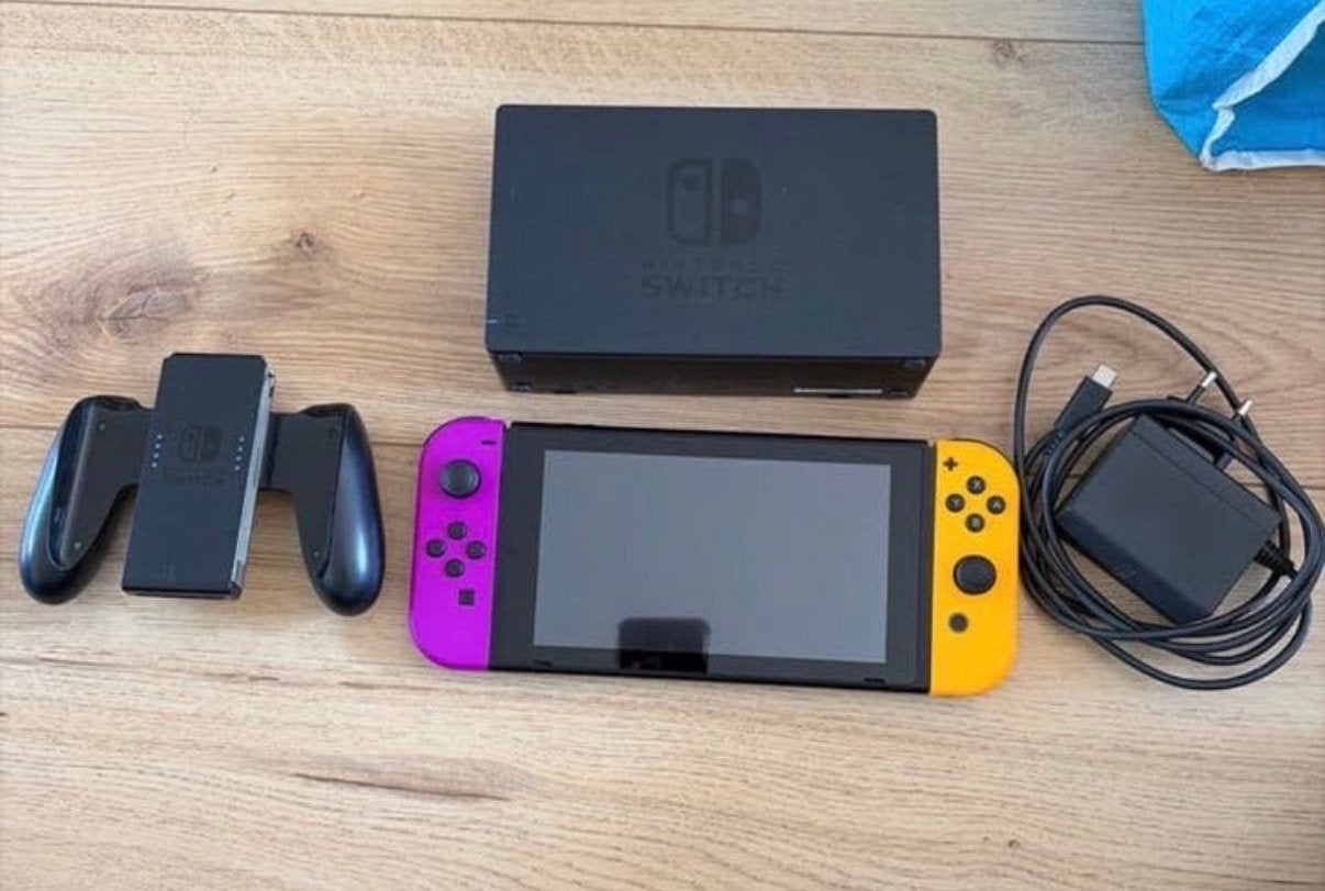 Nintendo Switch met Dock, Joy-Cons en Oplader, N, Ophalen of Verzenden, Zo goed als nieuw, M