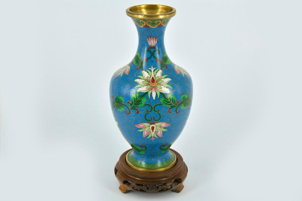 ANTIEKE CLOISONNE VAAS  OP VOETSTUK, Ophalen of Verzenden