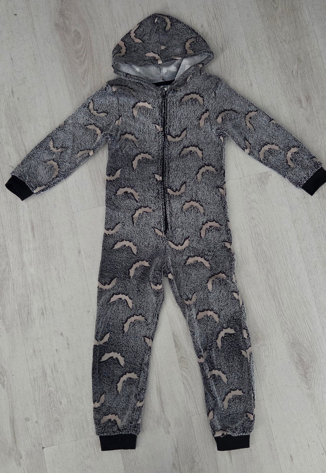 Vleermuizen Onesie - Maat 122/128 - Halloween Kostuum, Ophalen of Verzenden, Zo goed als nieuw, Jongen of Meisje, Nacht- of Onderkleding
