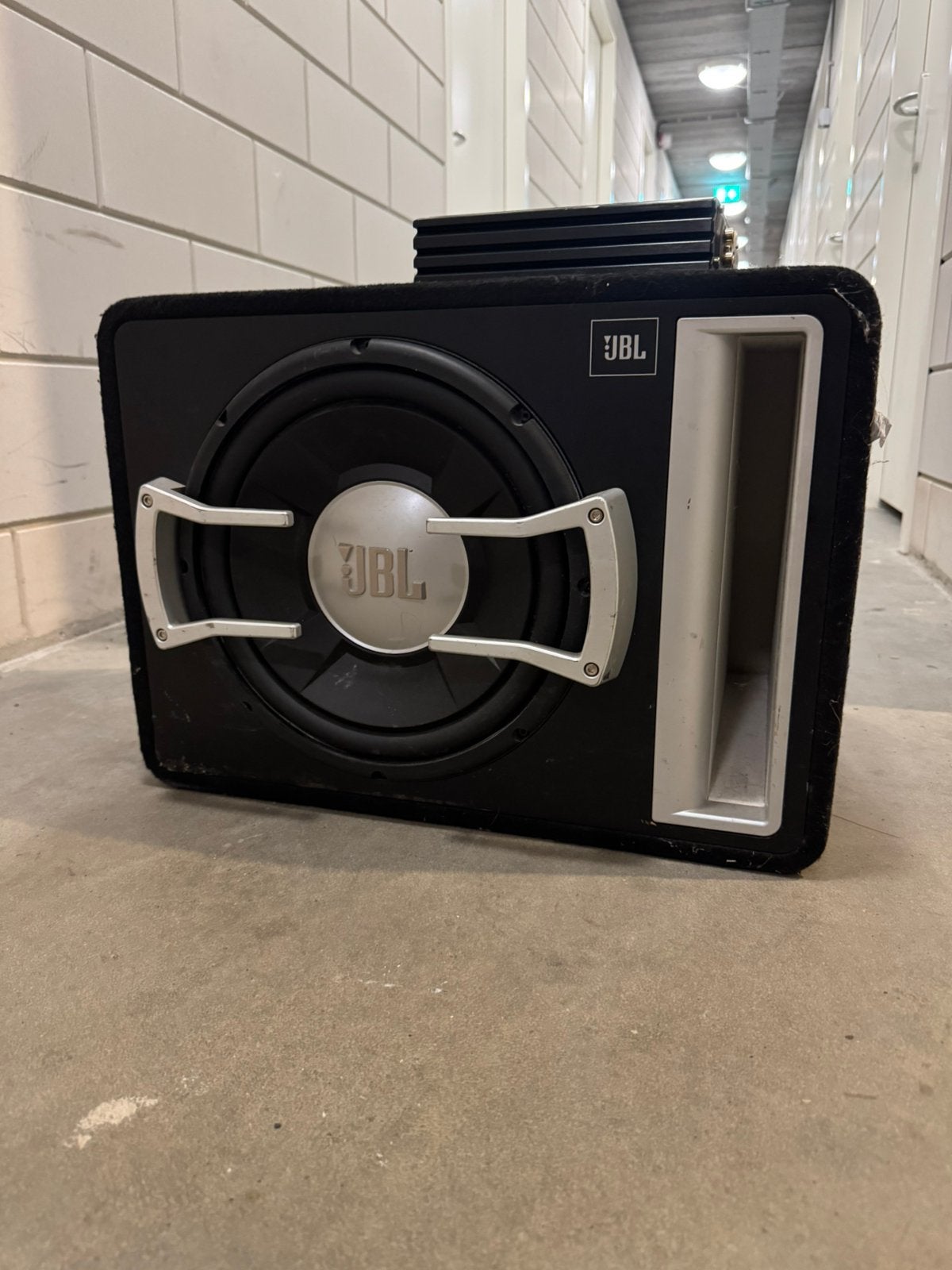 JBL subwoofer gto 1204BR met versterker, Auto diversen, Ophalen, Gebruikt
