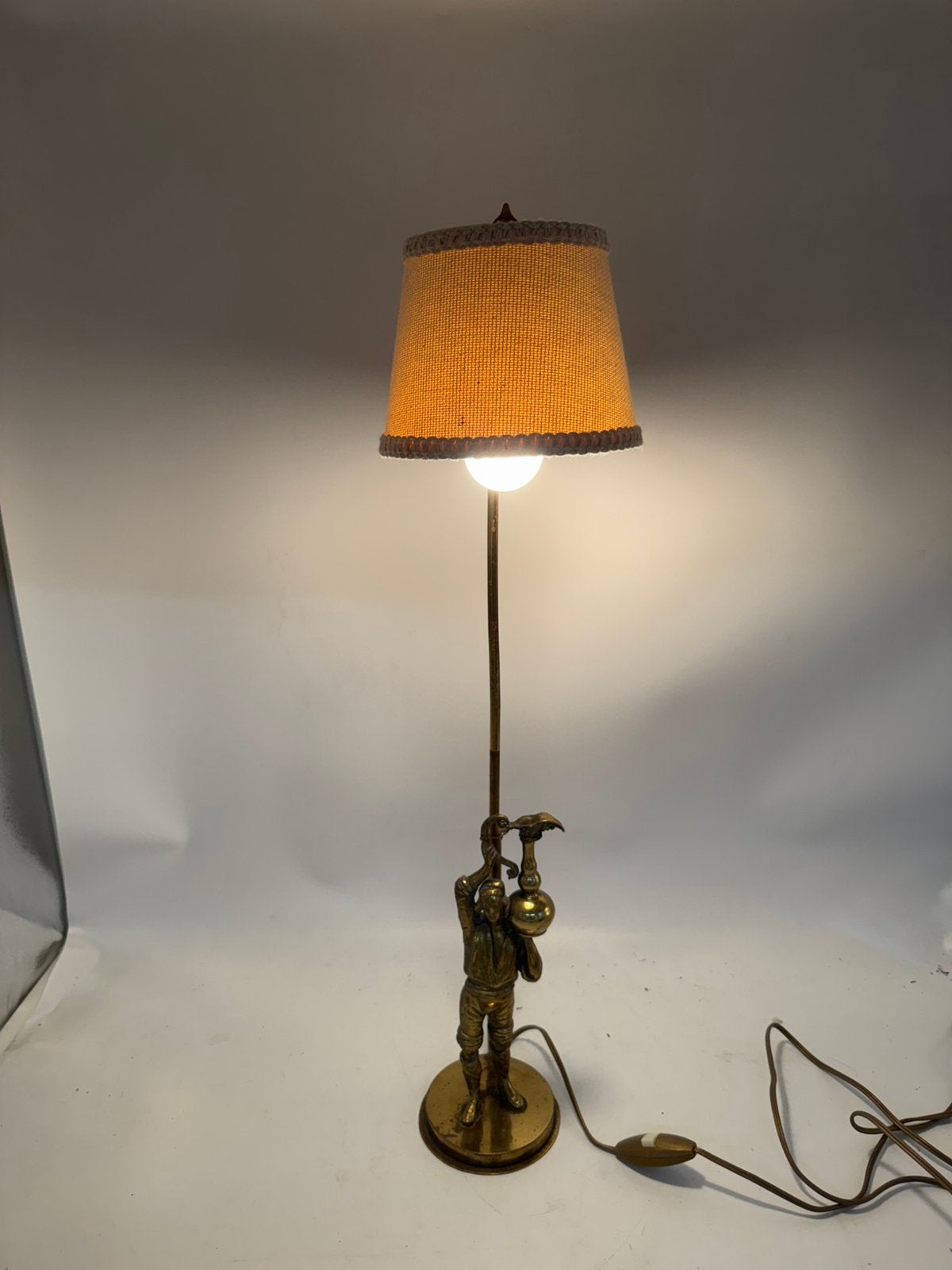 Antieke Bronzen Figuurlamp met Hoogte-Verstelbare Kap, Ophalen of Verzenden