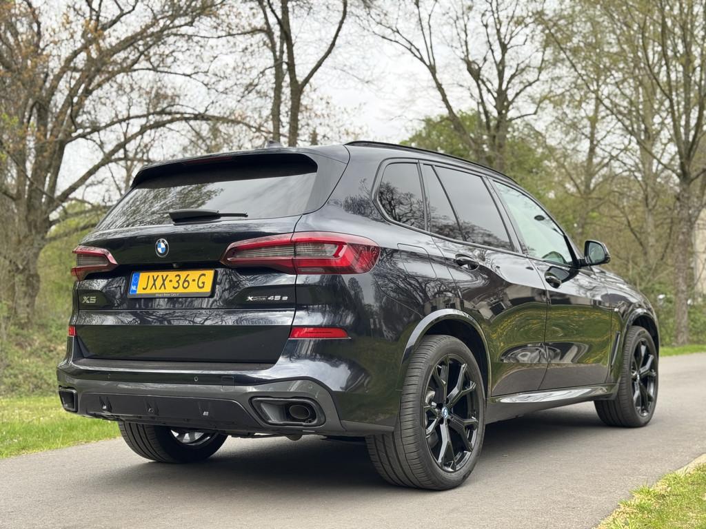 BMW X5 xDrive45e High Executive Skylounge Massage (bj 2020), Gebruikt, 394 pk, 97 km, Zwart