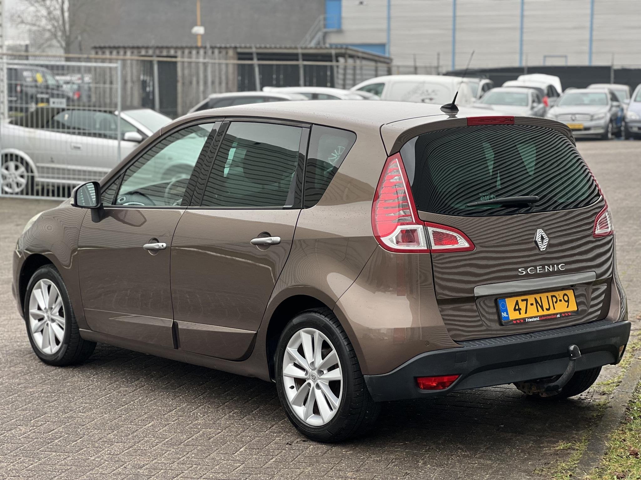 Renault Scénic 1.6 Celsium / 142.630 KM! / Camera / Trekhaa, Voorwielaandrijving, Euro 5, Stof, Gebruikt