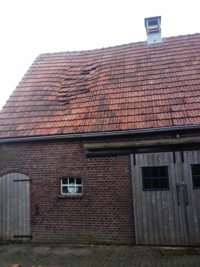 te koop rode dakpannen en een paar nok pannen, Doe-het-zelf en Verbouw, Dakpannen en Dakbedekking, Ophalen, 7396 BH, Gebruikt