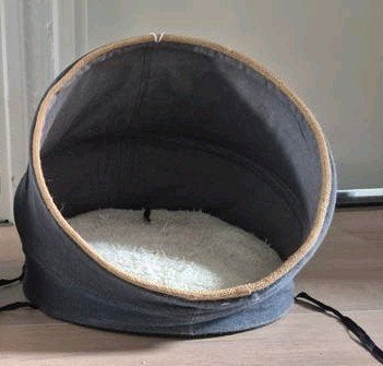 Kattenmandje halfrond met kussen, Ophalen of Verzenden