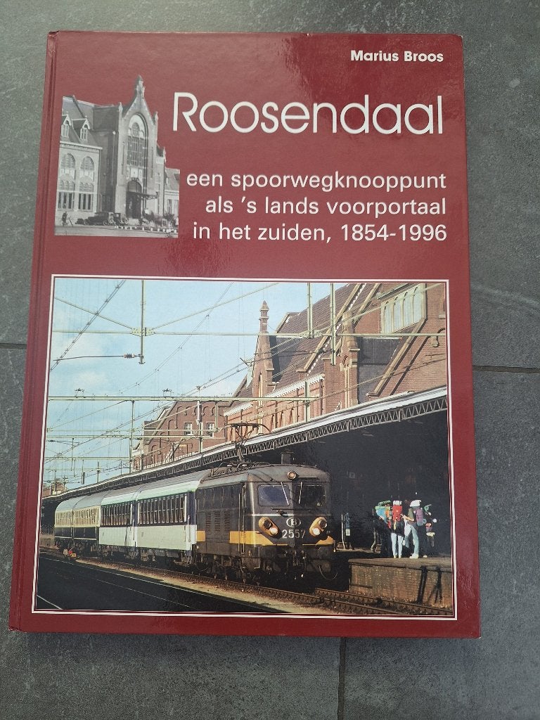 Boek NS Roosendaal spoorwegknooppunt, Ophalen, Zo goed als nieuw, Trein, Boek of Tijdschrift