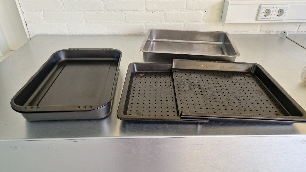 2 oven schalen 2 bakplaten, Witgoed en Apparatuur, Ovens, Ophalen of Verzenden, Zo goed als nieuw, Oven, 55 tot 60 cm