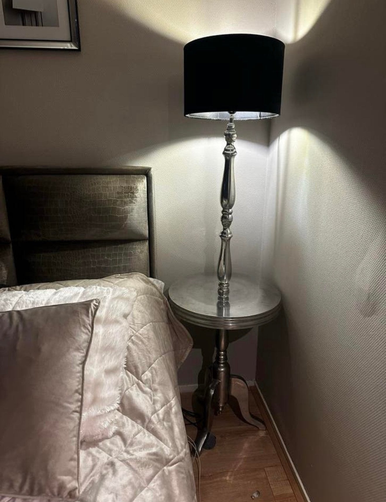 Riviera Maison staande lamp met tafel eraan, Huis en Inrichting, Lampen | Vloerlampen, Ophalen