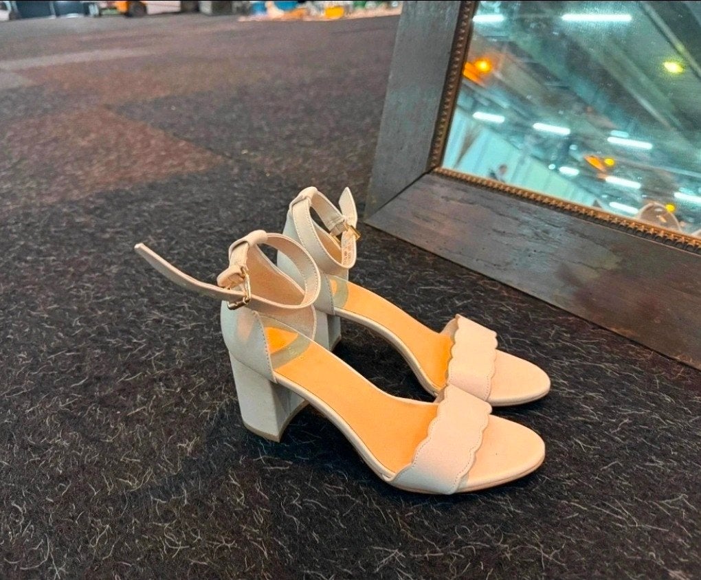 Nieuwe hakken maat 37, Ophalen of Verzenden, Nieuw, Beige, Pumps