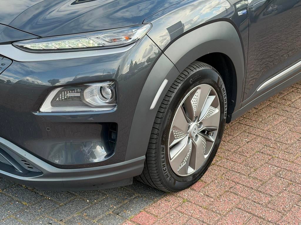 Hyundai Kona EV Premium 64 kWh ACC|NAV|Cam|Leder|SOH 100%, Auto's, Hyundai, 12 maanden, Gebruikt, Zwart, 64 kWh
