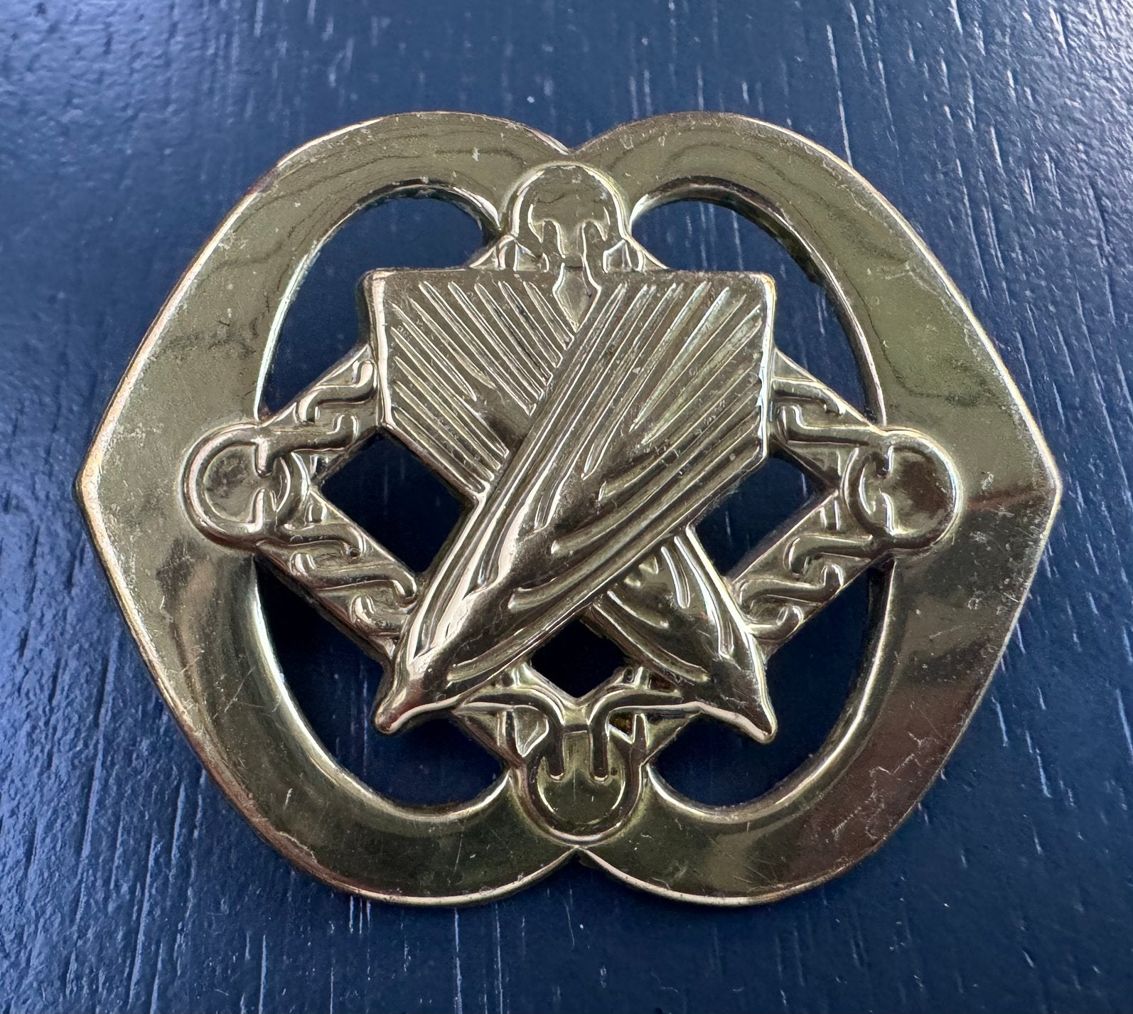 KL baretembleem Korps Verplegingstroepen, Ophalen of Verzenden, Landmacht, Nederland, Embleem of Badge
