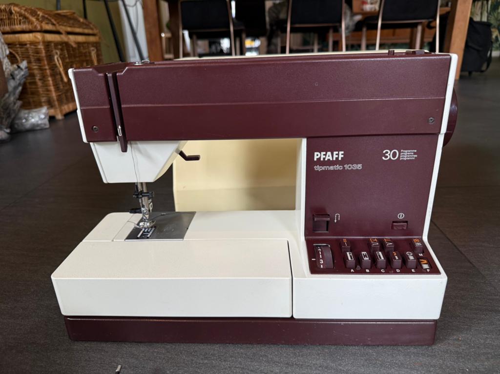 Pfaff Tipmatic 1035 naaimachine, Hobby en Vrije tijd, Naaimachines en Toebehoren, Ophalen of Verzenden, Zo goed als nieuw, Naaimachine