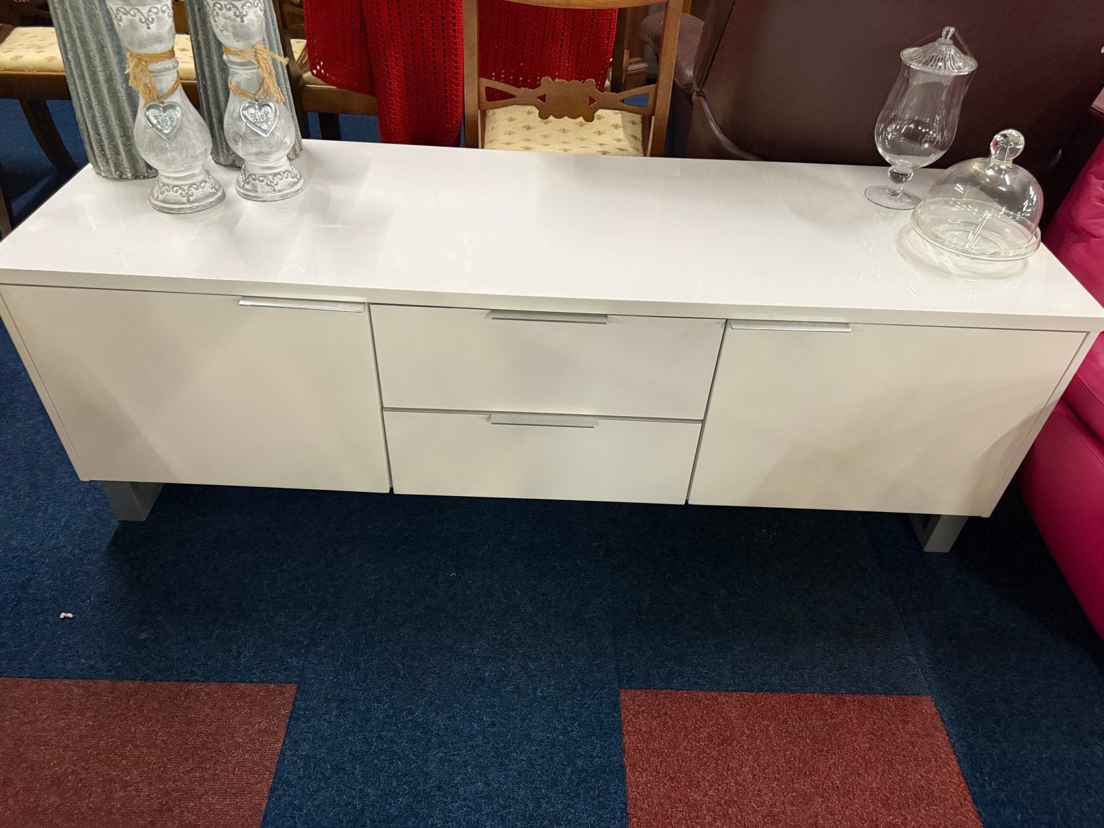 Moderne witte dressoir met lades en deuren, Overige materialen, Gebruikt, 150 tot 200 cm, Ophalen of Verzenden