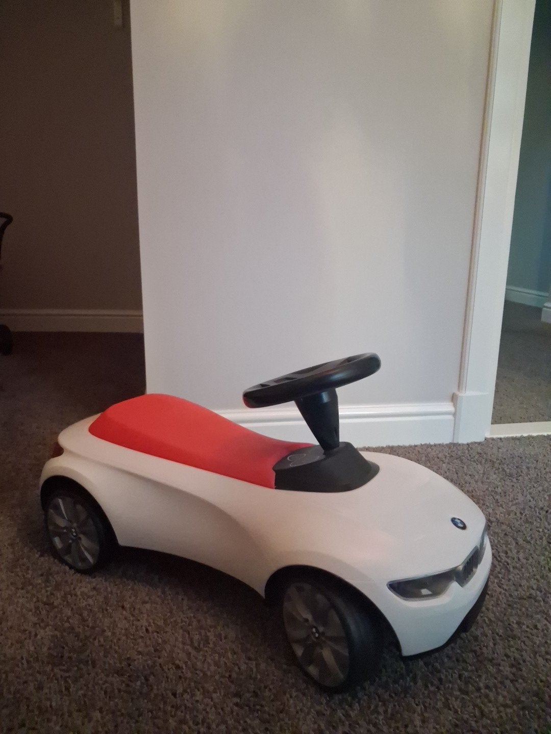 BMW Loopauto voor kinderen - Wit met rood zitje, Ophalen of Verzenden, Gebruikt, Loopvoertuig