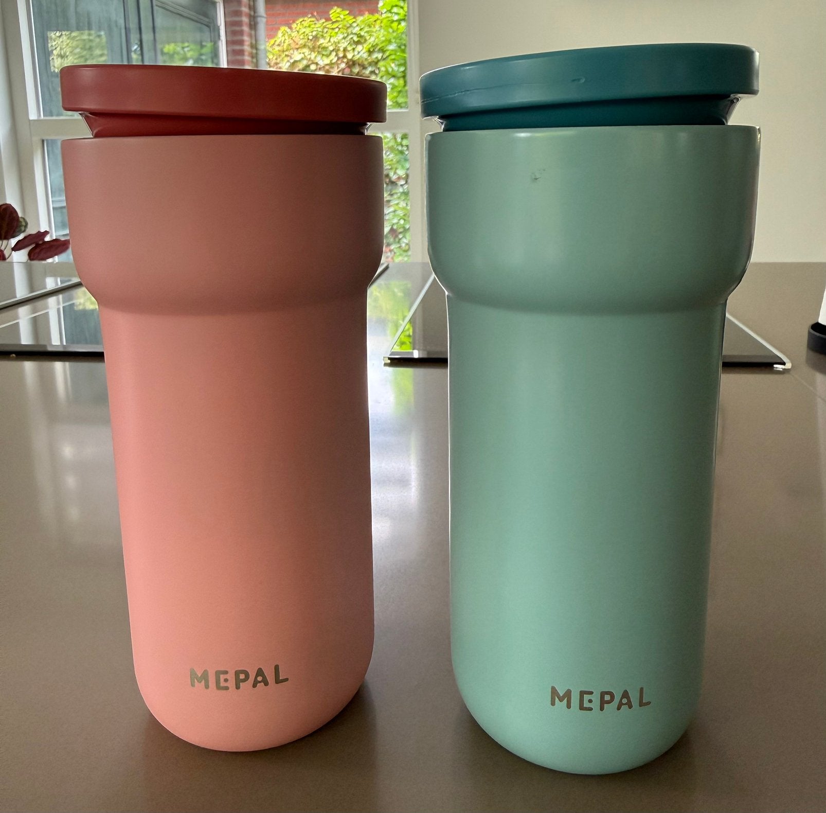 2x Mepal Ellipse drinkbeker 475ml roze en mint, Ophalen of Verzenden, Zo goed als nieuw, Beker of Kan