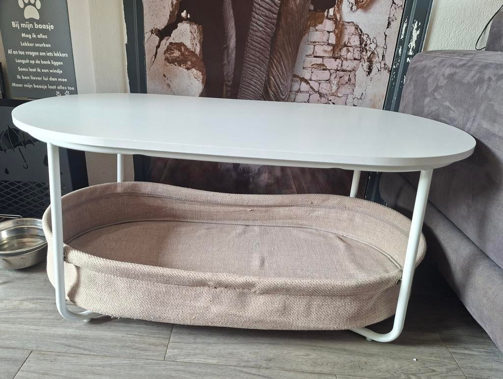 Witte ovale tafel met mand, plus  2 witte extra tafels, Huis en Inrichting, Tafels | Bijzettafels, Modern, functioneel, Nieuw