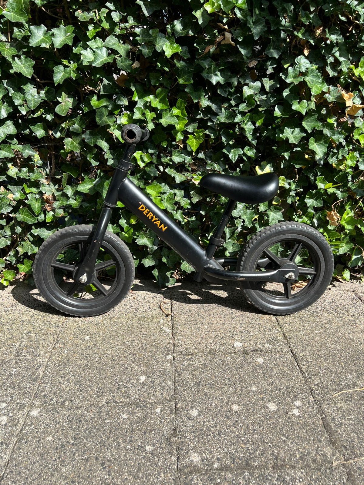 Loopfiets zwart jongen meisje dreumes 18 maanden, Kinderen en Baby's, Speelgoed | Buiten | Voertuigen en Loopfietsen, Ophalen