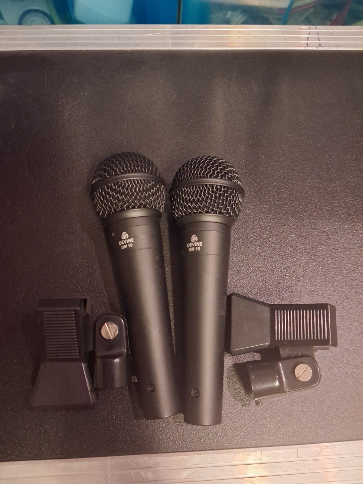 Devine DM 10 Microfoons (2 stuks) met houders, Ophalen, Zo goed als nieuw, Zangmicrofoon