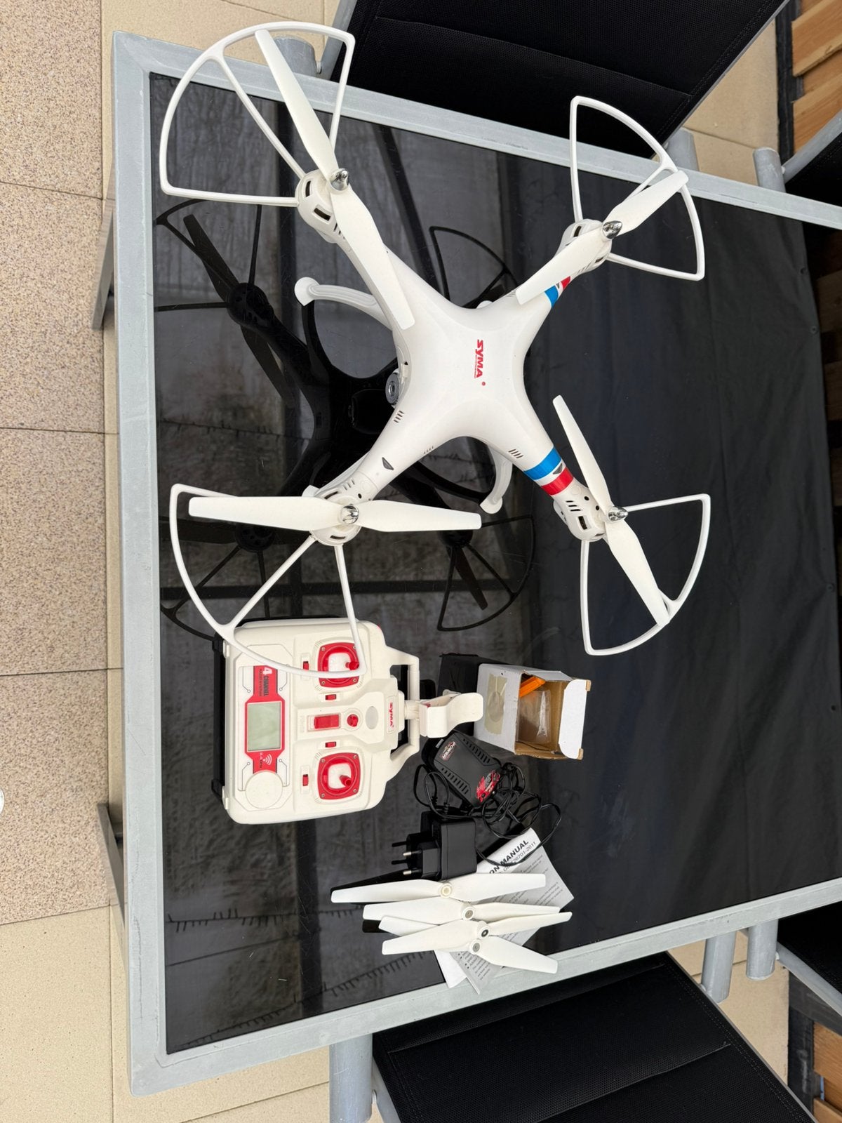 SYMA drone, met oplader, extra onderelen en gereedschap., Ophalen, Zo goed als nieuw
