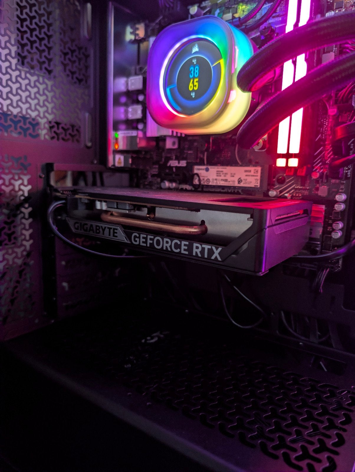 GeForce RTX 5050, Computers en Software, Videokaarten, GDDR6, PCI-Express 4, Ophalen of Verzenden, Zo goed als nieuw