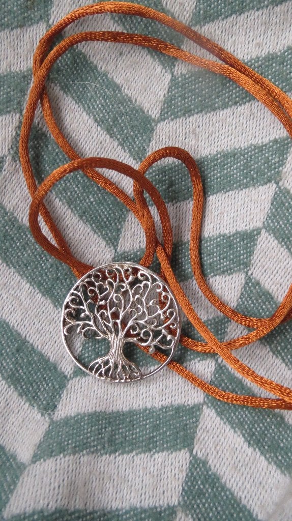 Levensboom, zilver, ketting hanger aan satijnen ketting, Verzenden, Zo goed als nieuw, Bloem of Plant, Zilver