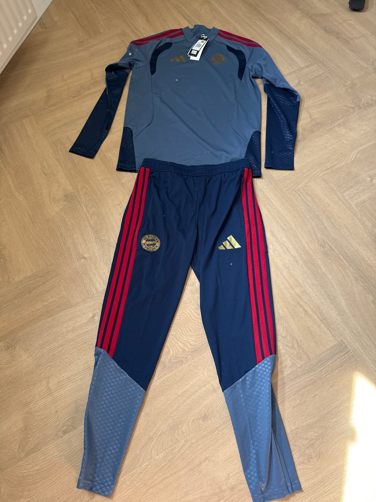 Nieuw! Origineel FC Bayern München Trainingspak Maat M, Maat M, Ophalen of Verzenden, Nieuw, Trainingspak