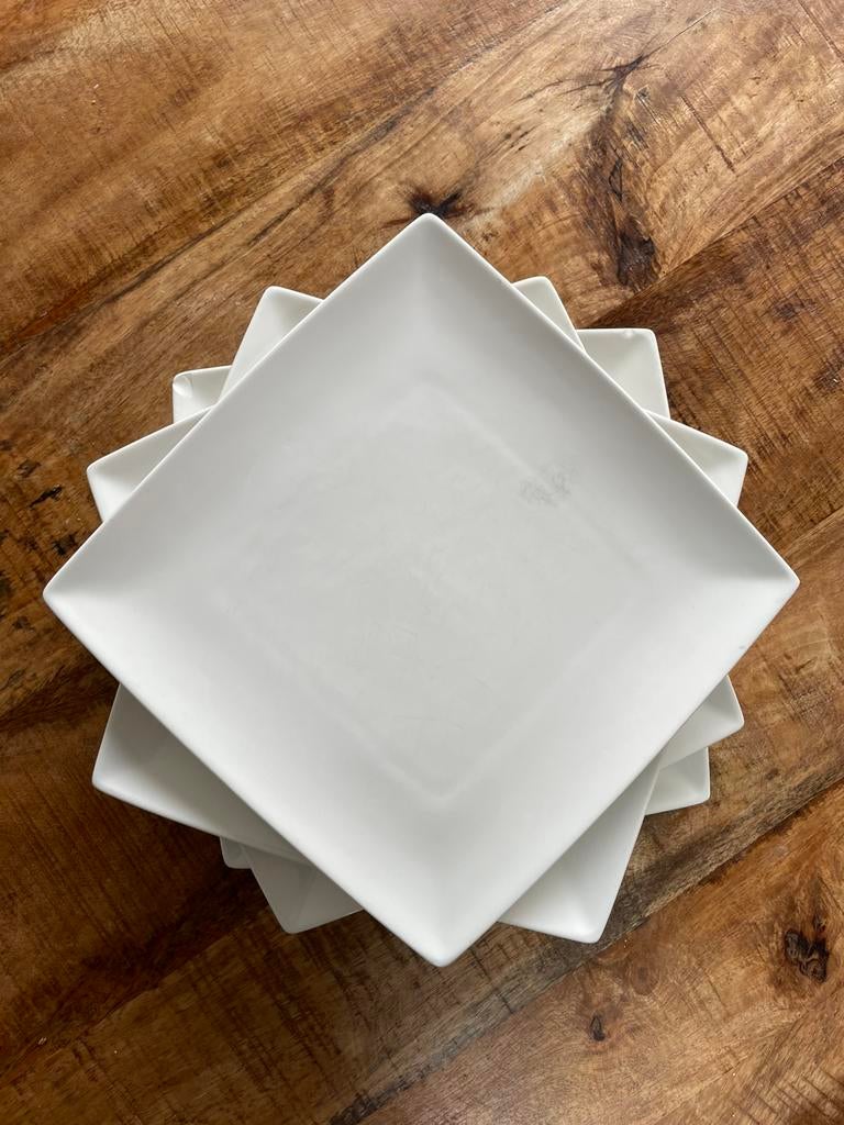 4 Platte borden van Yong Squito - Gebruikt, Huis en Inrichting, Keuken | Servies, Ophalen, Gebruikt, Keramiek, Bord(en)
