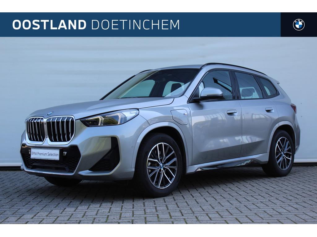 BMW X1 xDrive25e M Sport Automaat / Sportstoelen / Achteruit, Metallic lak, Gebruikt, Zwart, Met garantie (alle)