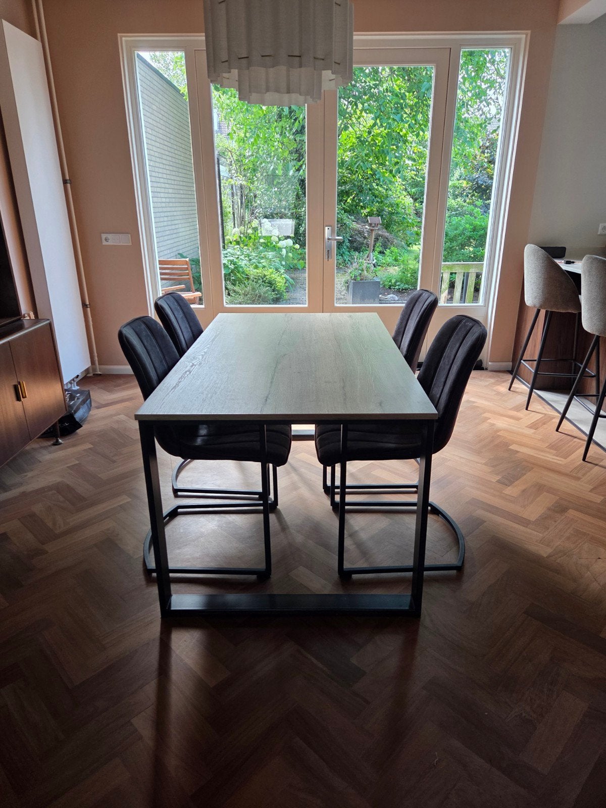 Industriële eettafel met 4 stoelen van Leen Bakker, Huis en Inrichting, Tafels | Eettafels, Gebruikt, 50 tot 100 cm, Vier personen