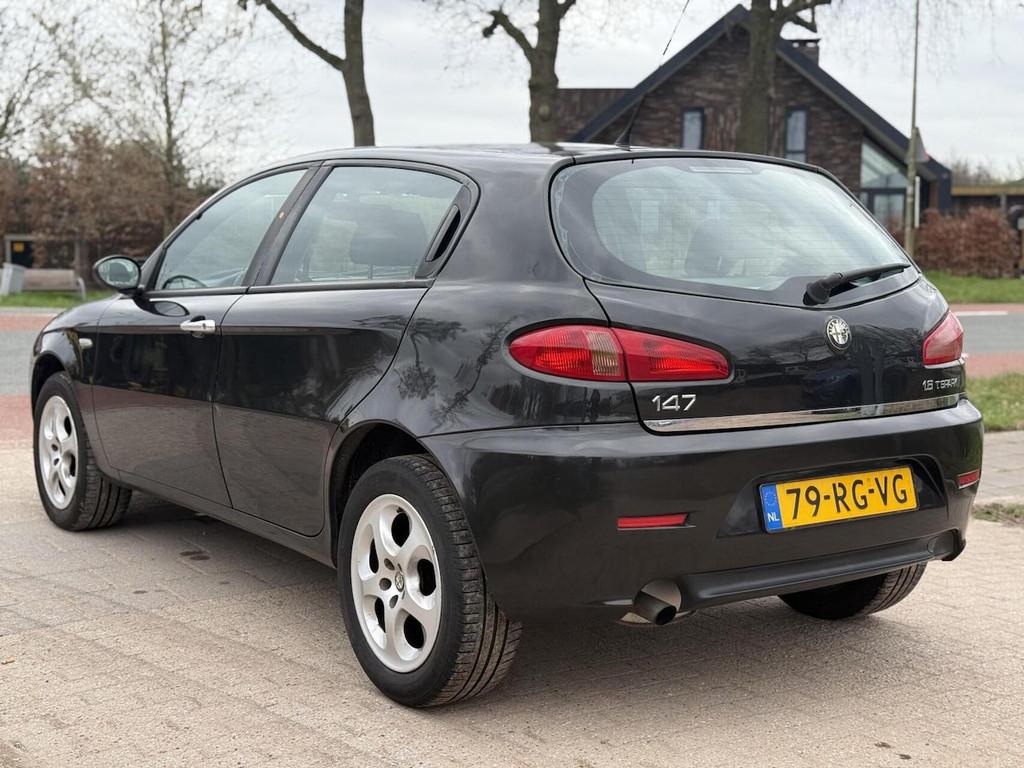 Alfa Romeo 147 1.6 T.Spark Distinctive INCLUSIEF NIEUW APK, Auto's, Voorwielaandrijving, Gebruikt, 4 cilinders, 400 kg