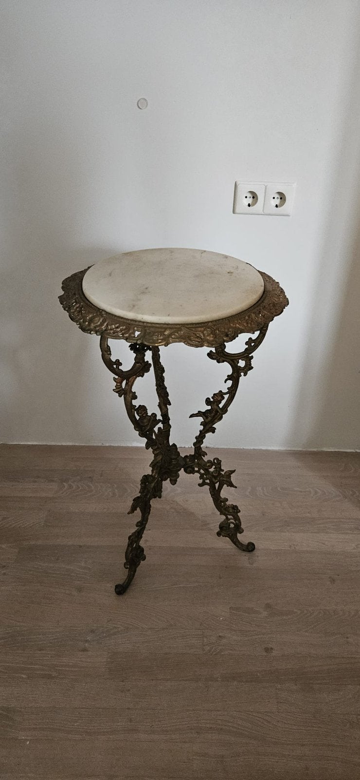 Sierlijke Louis XV-stijl bijzettafel met marmeren blad, Ophalen