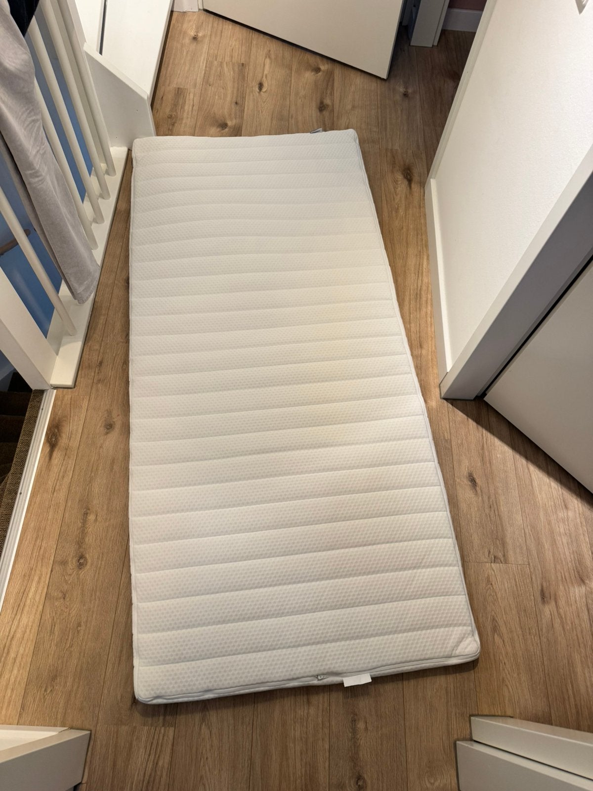 Ikea nisseholm matras topper slechts 3 maand gebruikt., Ophalen, 90 cm, Eenpersoons, Zo goed als nieuw