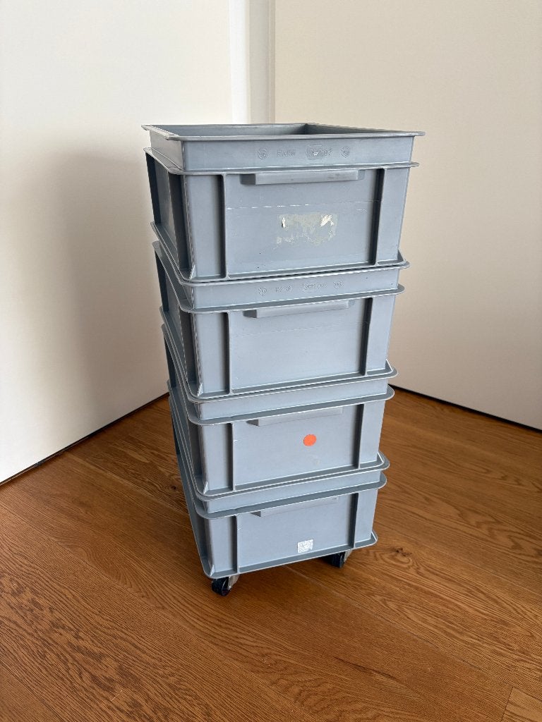 Industriële stapelbare bakken / kratten op wielen, merk RAKO, Doe-het-zelf en Verbouw, Ophalen, Gebruikt, Minder dan 35 cm, Minder dan 50 cm