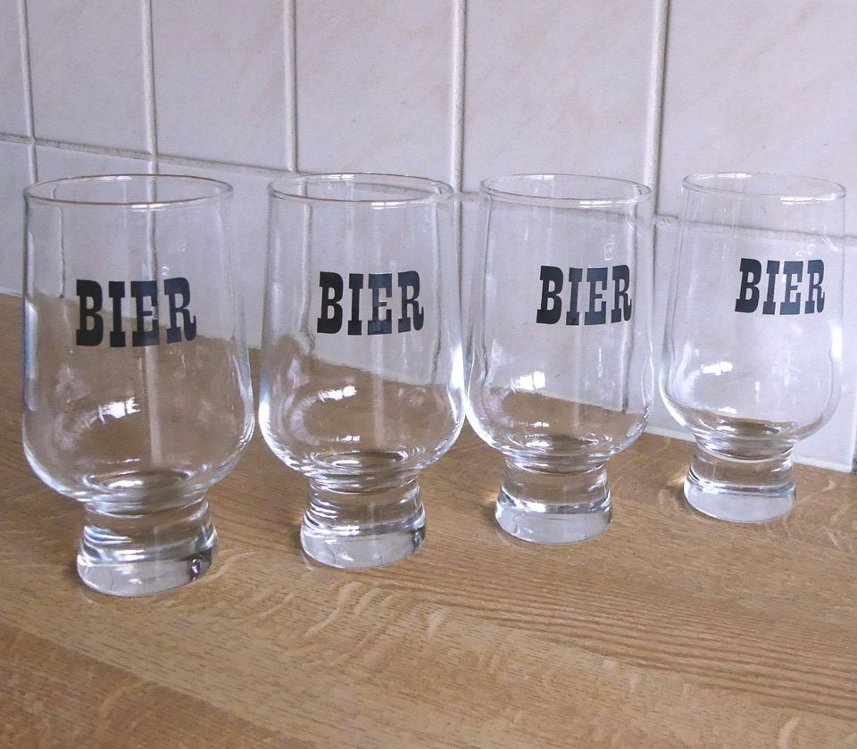 Vintage bierglazen bier glazen seventies retro tekst 4x, Glas of Glazen, Ophalen of Verzenden, Overige stijlen, Glas