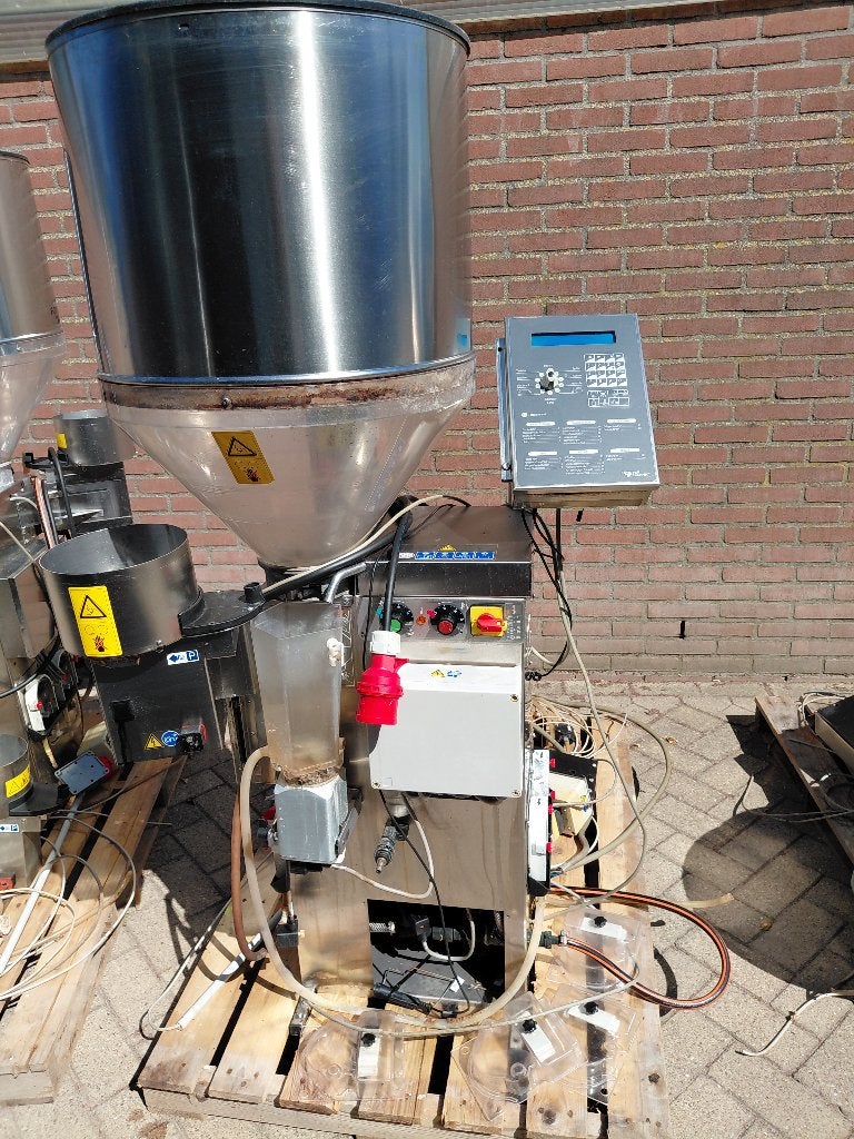 2x Förster kalverdrinkautomaten, Dieren en Toebehoren, Runderen, Geslacht onbekend
