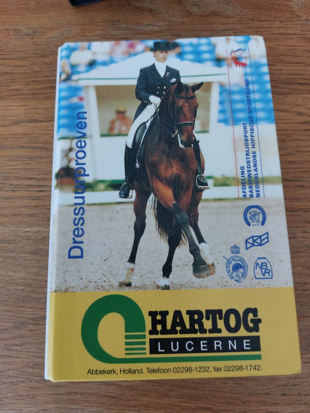 Dressuurproeven boekje - Hartog Lucerne, Ophalen of Verzenden, Gelezen, Overige niveaus, Onbekend