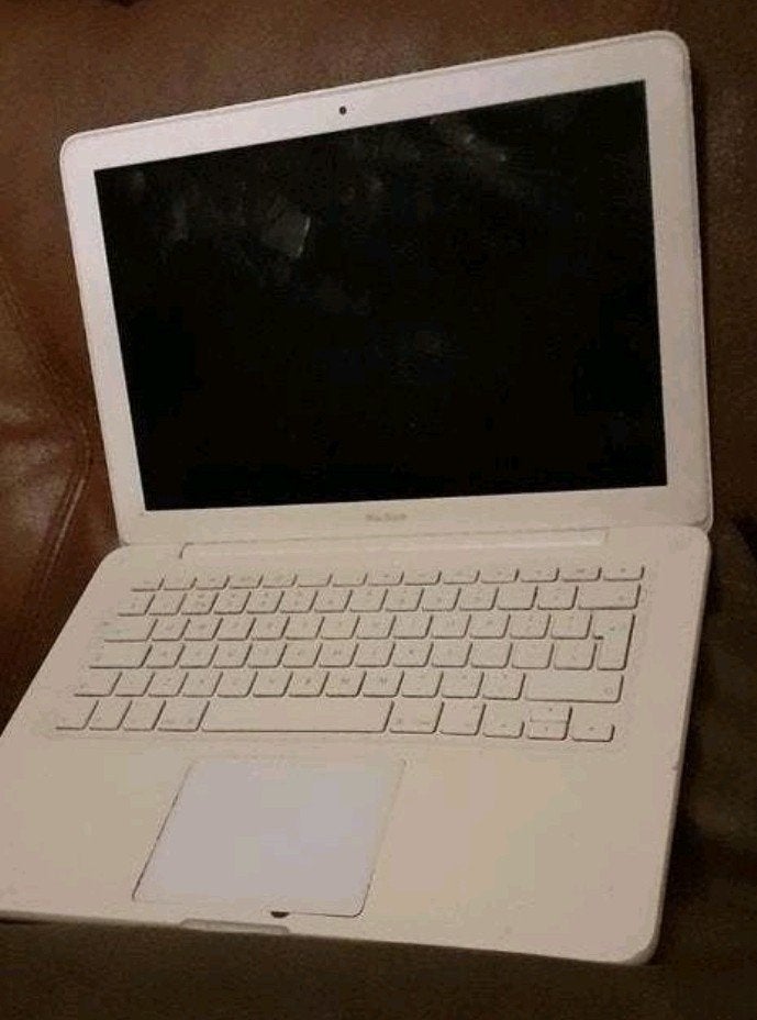 Witte Apple MacBook  beeld is kapot voor Onderdelen!, Computers en Software, Apple Macbooks, Gebruikt, Overige modellen, 13 inch