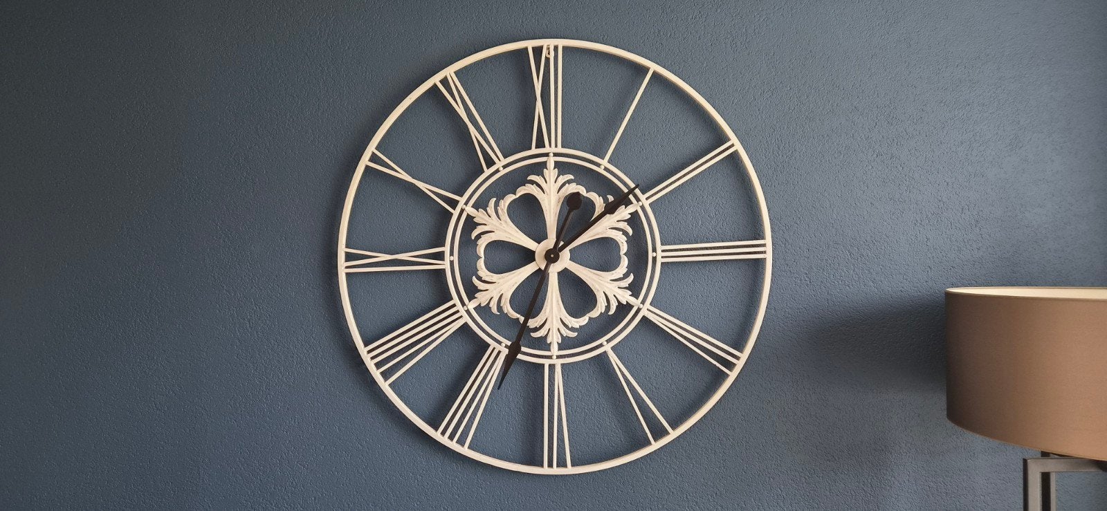 Klok Rivera Maison wit 100cm, Huis en Inrichting, Woonaccessoires | Klokken, Ophalen, Wandklok, Wit, Landelijk